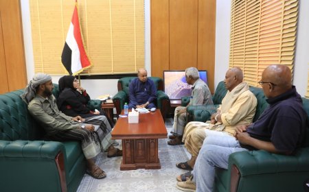 محافظ حضرموت يشيد بدور إذاعة المكلا وجهود الحفاظ على رسالتها الإعلامية