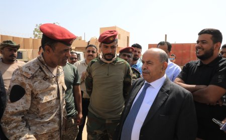 الخنبشي يطّلع على حجم الأضرار العسكرية بمطار الريان عقب الأحداث الأخيرة