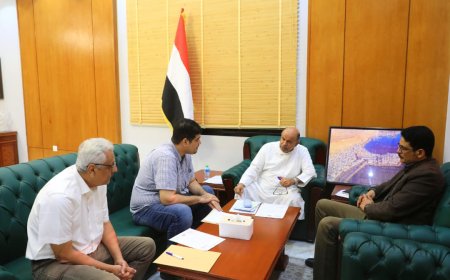 الخنبشي يطلع على أوضاع مديريتي المكلا والعبر ومكتبي الأشغال العامة والخدمة المدنية