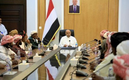 الخنبشي يؤكد أولوية المديريات الصحراوية في خطط السلطة المحلية بحضرموت