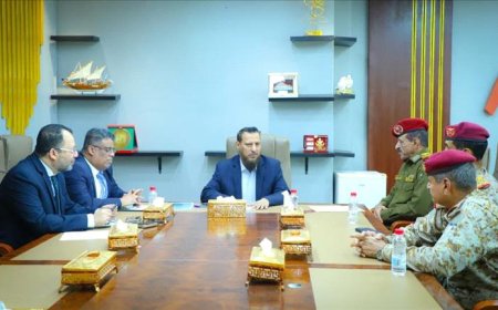 محافظ عدن يوجّه بإخراج الوحدات العسكرية من الأحياء السكنية
