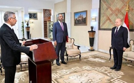 كواليس الاستقالة المفاجئة للسفير اليمني في واشنطن.. وهروبه إلى أبوظبي وما فعله قبل المغادرة (تفاصيل)