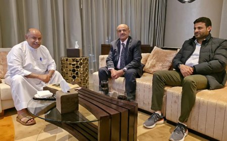الخنبشي يبحث مع محافظ البنك المركزي وقيادة كاك بنك تعزيز العمل المصرفي