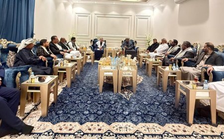 بن دغر يستقبل رئيس حلف قبائل حضرموت ويؤكد دعم استقرار المحافظة