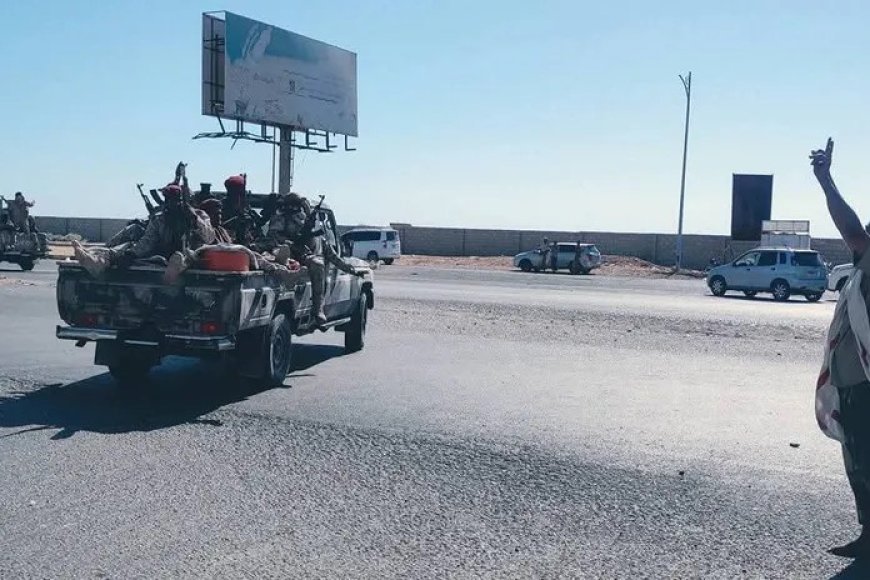 ترحيب شعبي بدخول قوات درع الوطن إلى مدينة المكلا ترحيب شعبي بدخول قوات درع الوطن إلى مدينة المكلا