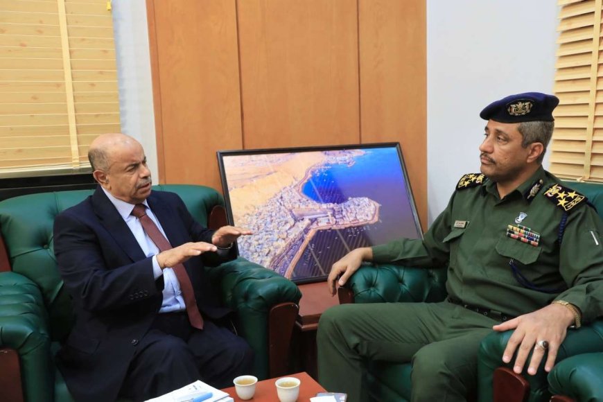 في أول لقاء له مع المحافظ الخنبشي.. مدير أمن الساحل يستعرض احتياجات المراكز الأمنية في أول لقاء له مع المحافظ الخنبشي.. مدير أمن الساحل يستعرض احتياجات المراكز الأمنية