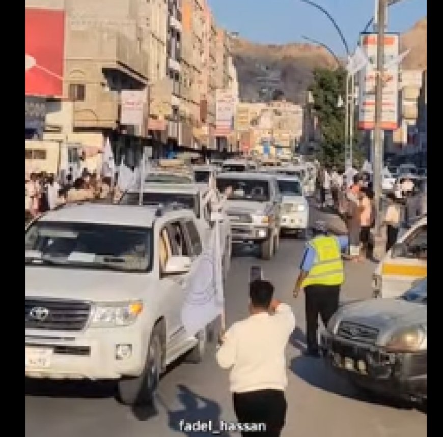 حشود شعبية تستقبل الشيخ عمرو بن حبريش في المكلا