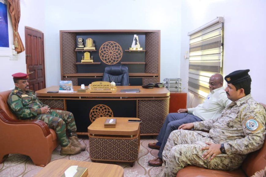 نائب رئيس موانئ البحر العربي يثمن جهود خفر السواحل في تأمين ميناء المكلا