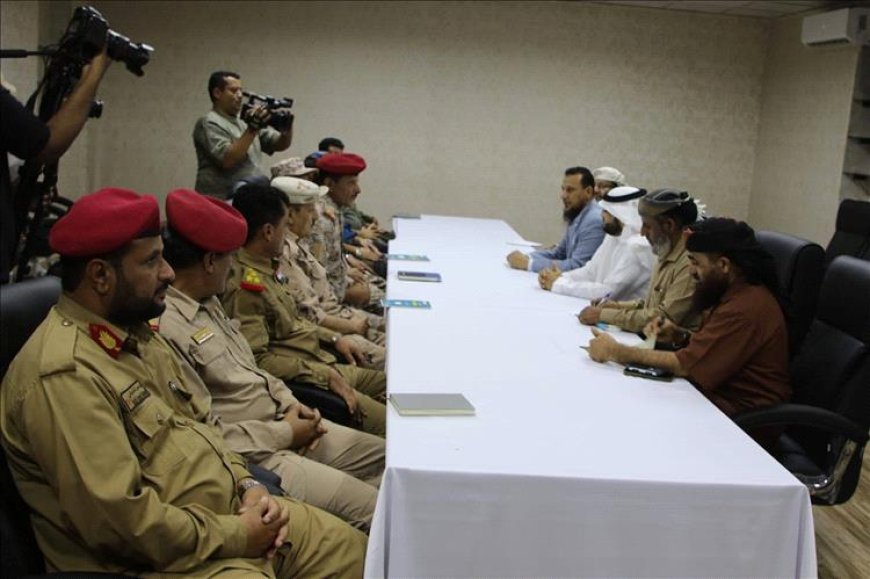 تنسيق أمني بين السلطة المحلية والتحالف لإعادة تموضع المعسكرات.. تفاصيل