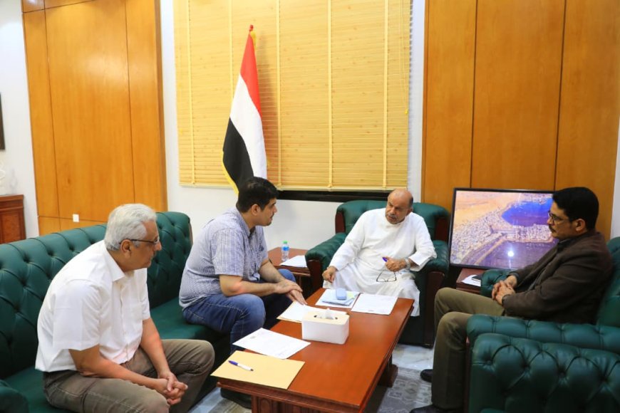 الخنبشي يطلع على أوضاع مديريتي المكلا والعبر ومكتبي الأشغال العامة والخدمة المدنية