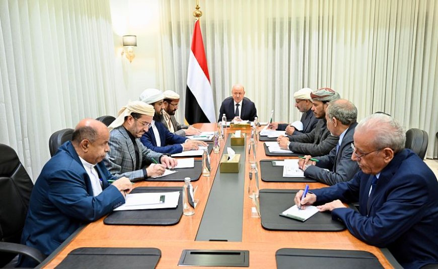 مصدر رسمي يكشف عن اجتماع مهم للمجلس الرئاسي بشأن الحكومة