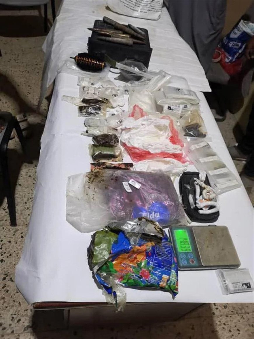 الإطاحة بعصابة ترويج مخدرات وضبط حشيش وشبو وأسلحة في المكلا