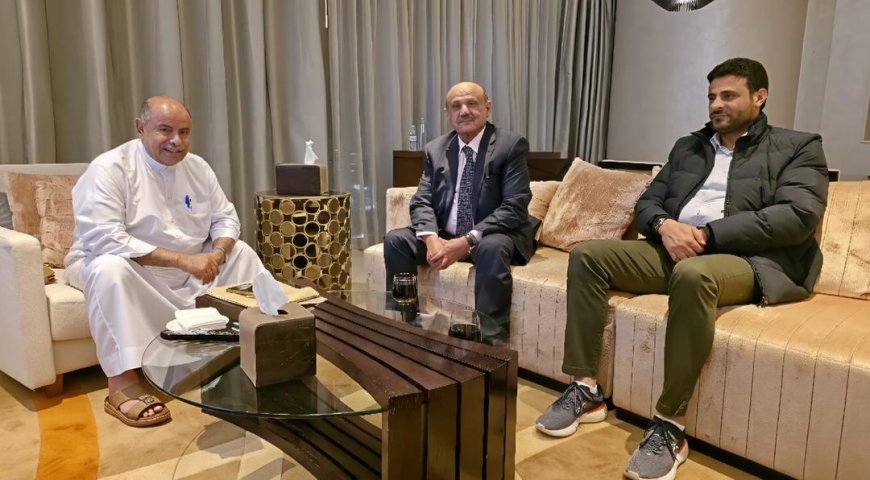 الخنبشي يبحث مع محافظ البنك المركزي وقيادة كاك بنك تعزيز العمل المصرفي