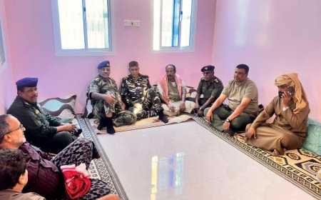 القائم بأعمال مدير عام  أمن ساحل حضرموت يقدّم واجب العزاء لأسرة الفقيد أحمد بارشيد