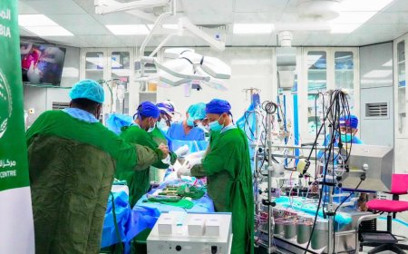  الجيلاني يدشن المخيم الطبي لقسطرة وجراحة قلب الأطفال والبالغين بالمكلا