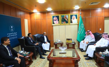 الخنبشي وآل جابر يبحثان تعزيز الشراكة التنموية في حضرموت