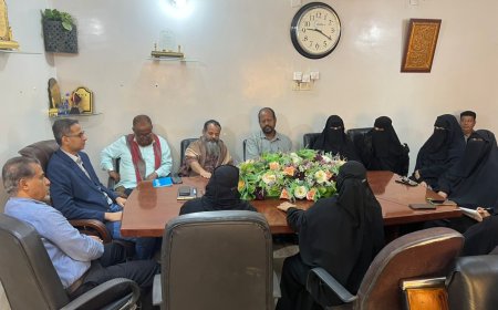 اجتماع إداري بمكتب الشؤون الاجتماعية بالمكلا لبحث تطوير العمل