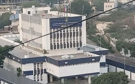 إزالة صور الزبيدي من مبنى الجمعية العمومية للمجلس الانتقالي المنحل