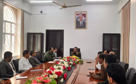 اللواء طارق النسي يترأس اجتماعاً موسعاً لقيادات مصلحة الهجرة والجوازات بعدن