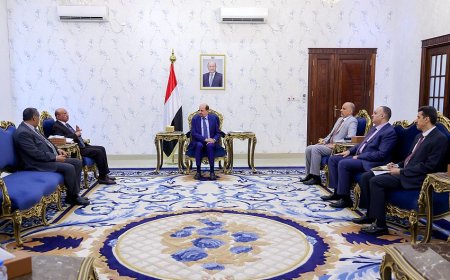 رئيس الوزراء يصدر توجيهاً ببدء تسليم المرتبات ابتداءً من الأحد القادم