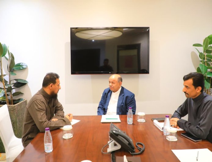 الخنبشي واليافعي يؤكدان تكثيف التواصل المشترك لتحسين الخدمات وترسيخ الاستقرار