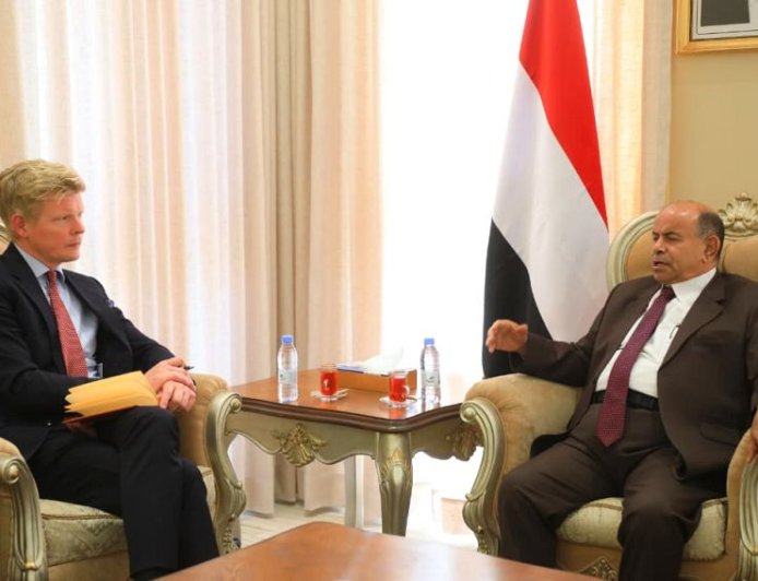 مباحثات بين الخنبشي والمبعوث الأممي حول العملية السياسية