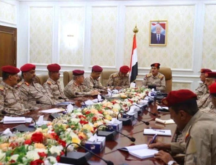 من عدن.. اجتماع برئاسة وزير الدفاع لبحث تطوير الأداء المؤسسي