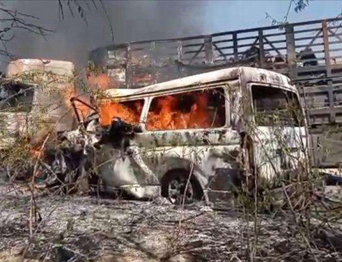 فاجعة على خط المحفد.. مصرع جميع ركاب حافلة إثر تصادم مروع في أبين