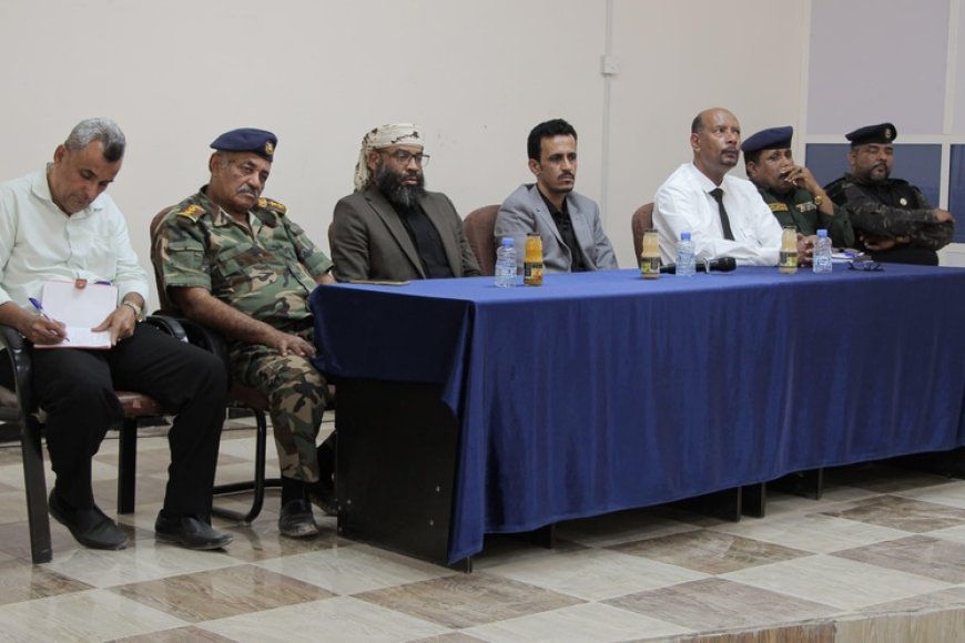 اجتماع أمني في المكلا برئاسة الوكيل الجيلاني لتعزيز السكينة العامة اجتماع أمني في المكلا برئاسة الوكيل الجيلاني لتعزيز السكينة العامة