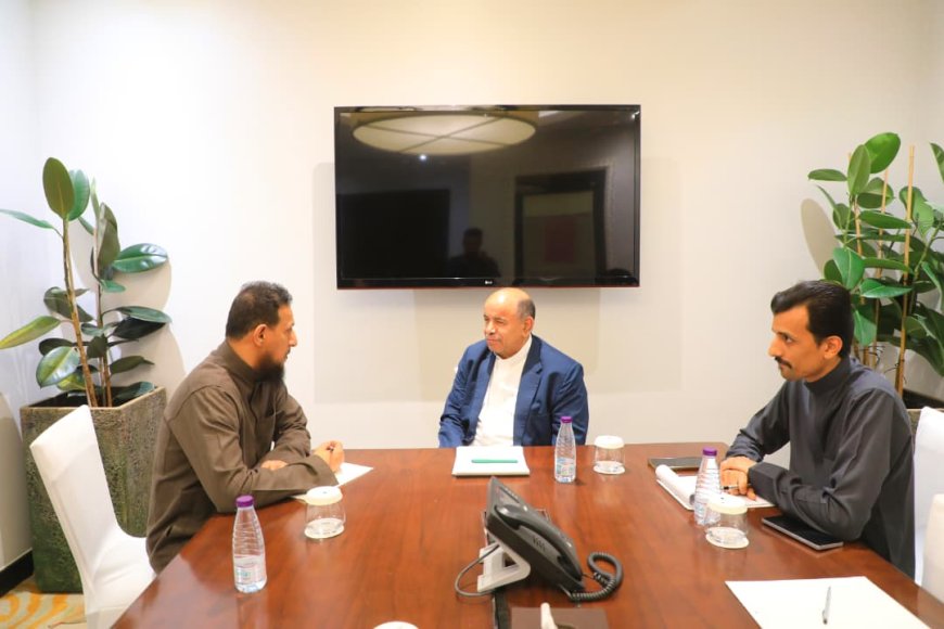 الخنبشي واليافعي يؤكدان تكثيف التواصل المشترك لتحسين الخدمات وترسيخ الاستقرار الخنبشي واليافعي يؤكدان تكثيف التواصل المشترك لتحسين الخدمات وترسيخ الاستقرار