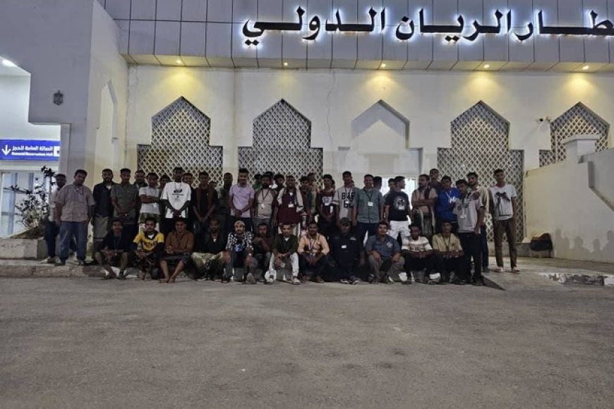 المكلا.. وقفة احتجاجية لموظفي مطار الريان الدولي تطالب بإقالة مديره العام المكلا.. وقفة احتجاجية لموظفي مطار الريان الدولي تطالب بإقالة مديره العام