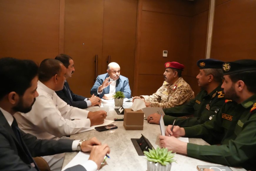 اجتماع أمني رفيع برئاسة عضو مجلس القيادة الخنبشي وبمشاركة قيادات عسكرية وأمنية