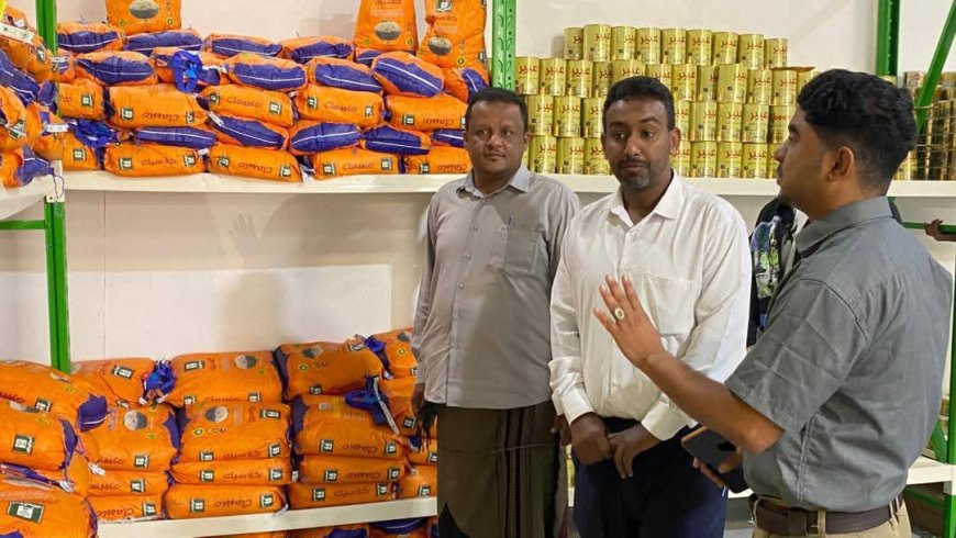 مدير مكتب الصناعة بساحل حضرموت يكثف الرقابة الميدانية لضبط الأسعار بالمكلا