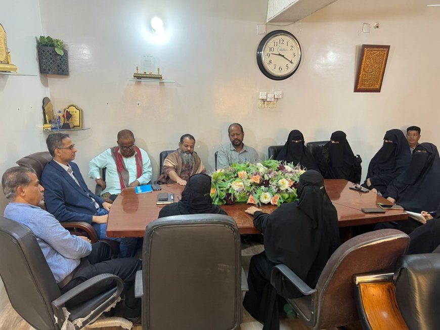 اجتماع إداري بمكتب الشؤون الاجتماعية بالمكلا لبحث تطوير العمل