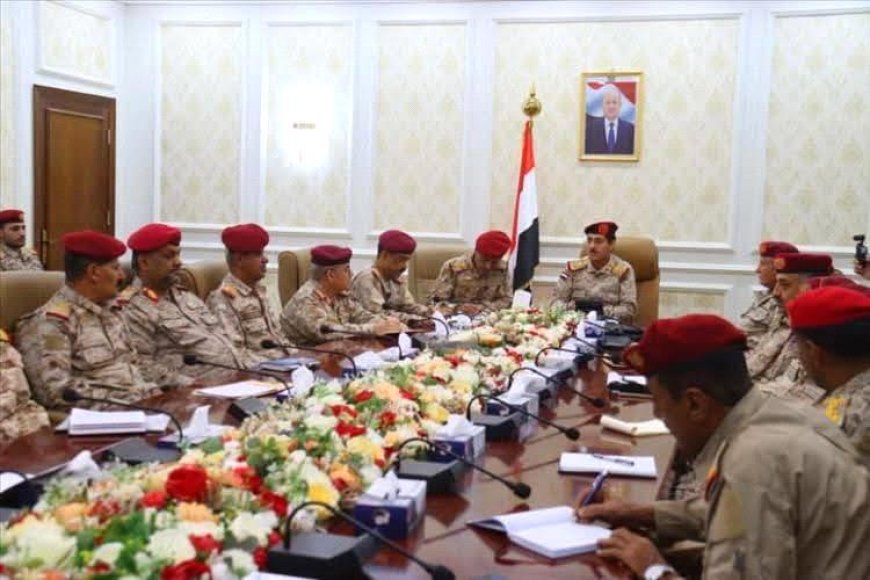 من عدن.. اجتماع برئاسة وزير الدفاع لبحث تطوير الأداء المؤسسي