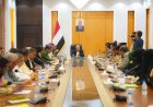 اجتماع استثنائي بحضرموت برئاسة الخنبشي يؤكد على تكامل الجهود بين الحكومة والسلطة المحلية