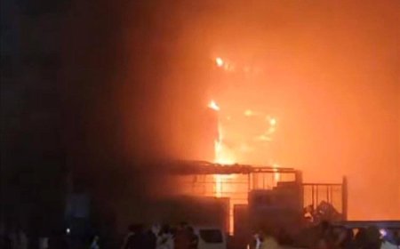 اندلاع حريق في سوق بحي القاهرة وحالة هلع بين المواطنين