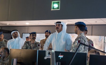 أمير قطر يزور مركز العمليات الجوية ويطلع على مستوى الجاهزية العسكرية