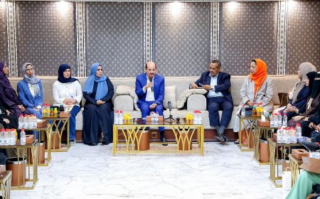 رئيس الوزراء يؤكد التزام الحكومة بتمكين المرأة وتعزيز دورها في صنع القرار