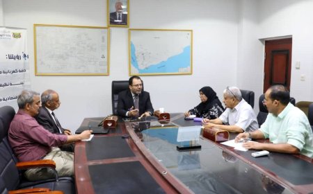 اجتماع في عدن برئاسة وزير الكهرباء لبحث آليات نقل وقود المحطات