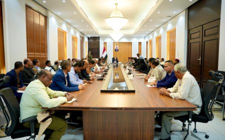 الخنبشي يترأس الاجتماع الاعتيادي للمكتب التنفيذي بساحل حضرموت ويستعرض أبرز الإنجازات والتحديات