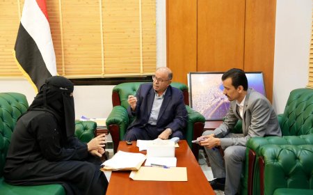 محافظ حضرموت يلتقي رئيسة اللجنة الوطنية للمرأة بالمحافظة ويؤكد دعم حقوقها ومشاركتها المجتمعية