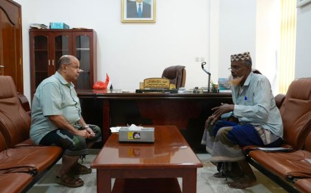 عضو مجلس القيادة محافظ حضرموت يطّلع على أهداف مجلس قبائل السمر ودوره في تعزيز الاستقرار المجتمعي