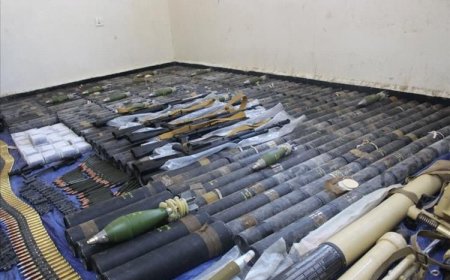 الأجهزة الأمنية بساحل حضرموت تضبط كمية من الأسلحة المنهوبة من معسكر الريان