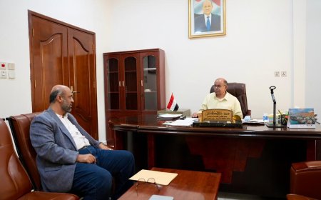 محافظ حضرموت يبحث أوضاع ميناء الشحر وتنظيم نشاط الصيادين