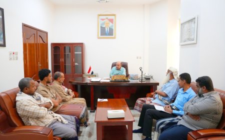 محافظ حضرموت يلتقي لجنة ضحايا السجون والمعتقلين ويؤكد أولوية معالجة الملف