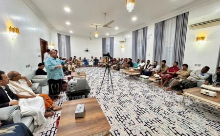 عضو مجلس القيادة محافظ حضرموت يكرم عدد من أسر شهداء النضال السلمي