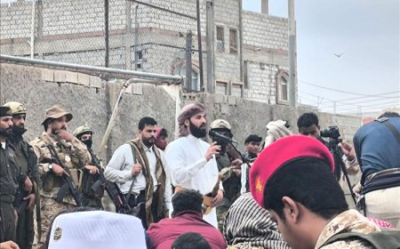 لأول مرة.. محافظ أبين يؤم المصلين في صلاة العيد ويلقي خطبة تدعو للوحدة