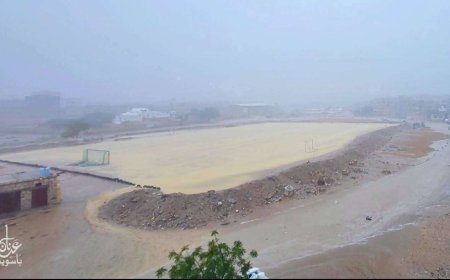 مشاهد ميدانية.. وادي سمعون يفيض ويغمر أجزاء من الشحر