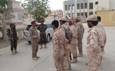 جولة تفقدية لقائد اللواء الثاني دفاع ساحلي لتعزيز الأداء العسكري في حضرموت